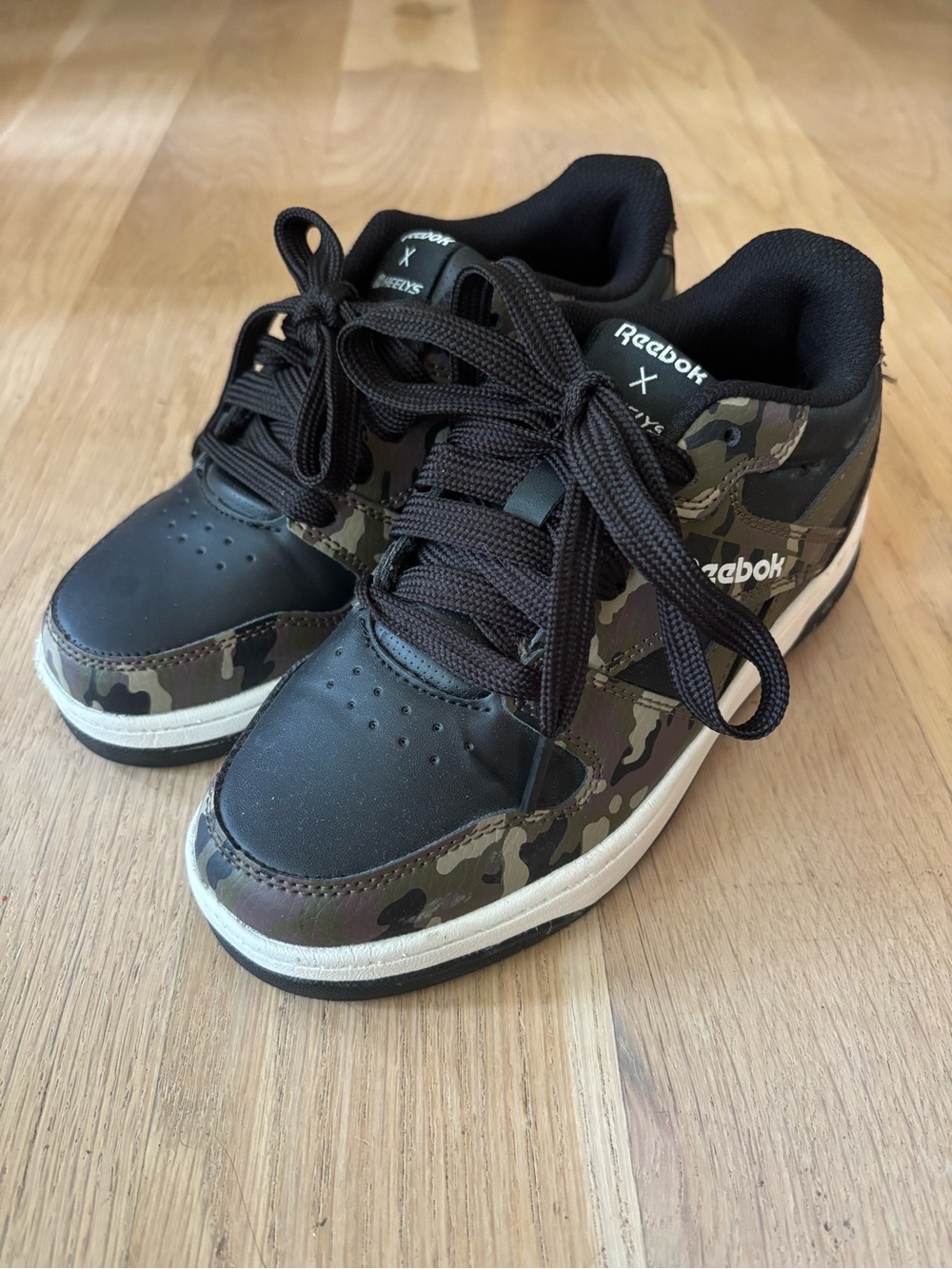 NWOT Heelys x Reebok Kids Camo Skate Sneakers in Black and Green